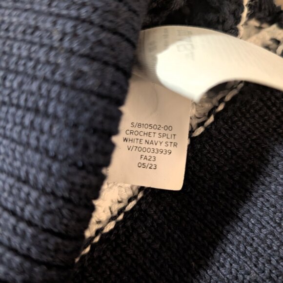 New Gap 24/7 Split Hem Crochet sweater navy striped size small - Picture 13 of 16